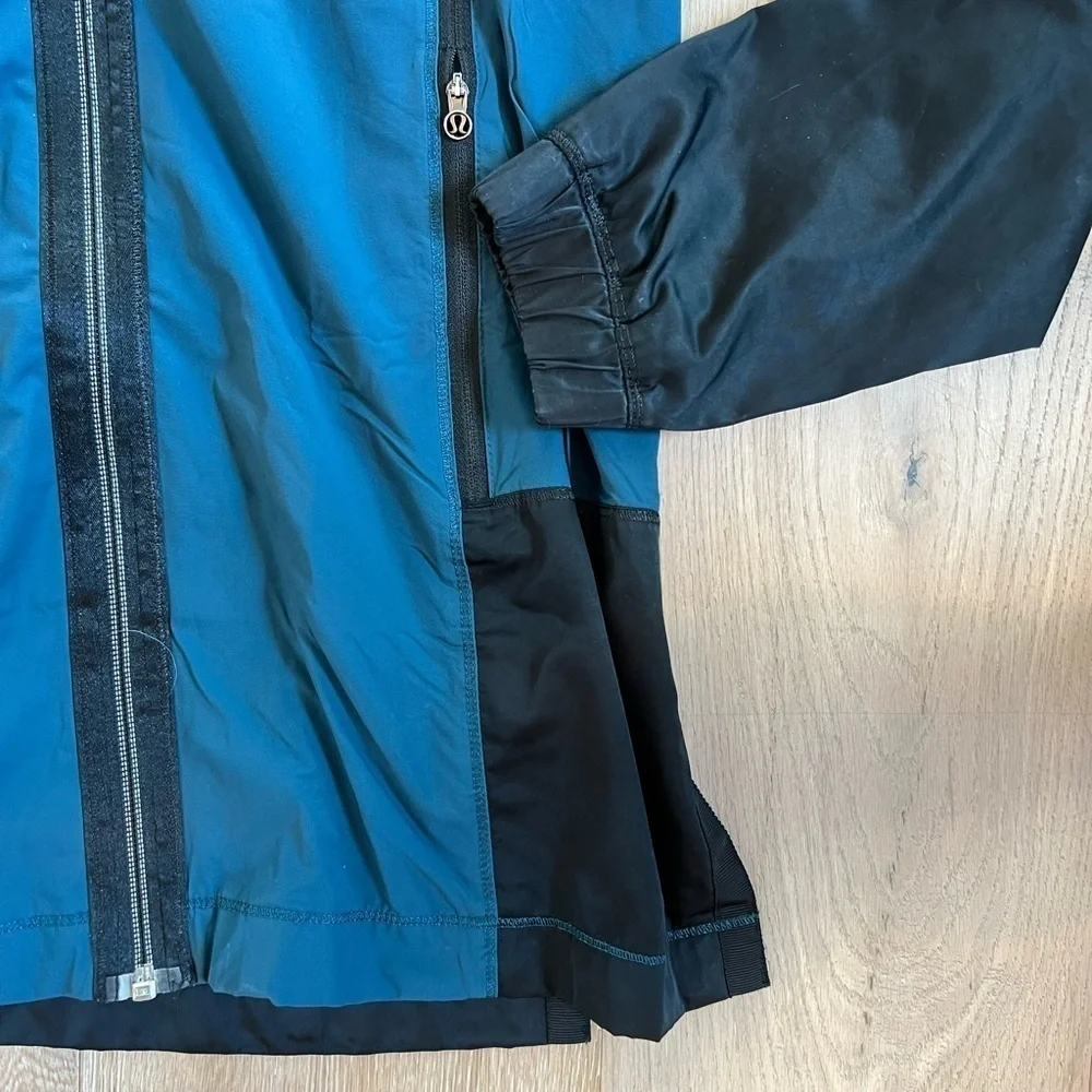 Lululemon Right Round Teal and Black Hooded Jacket